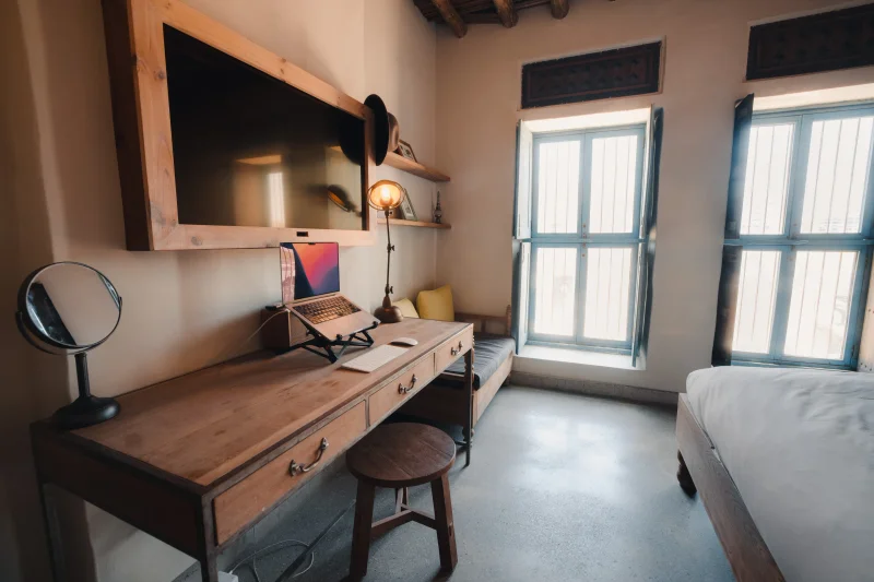 My remote workspace when travling in Dubai, 2023.